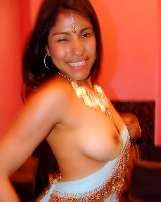 Chica Indú Desnuda y Caliente