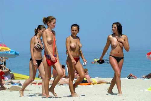 Tias Haciendo Topless en la Playa